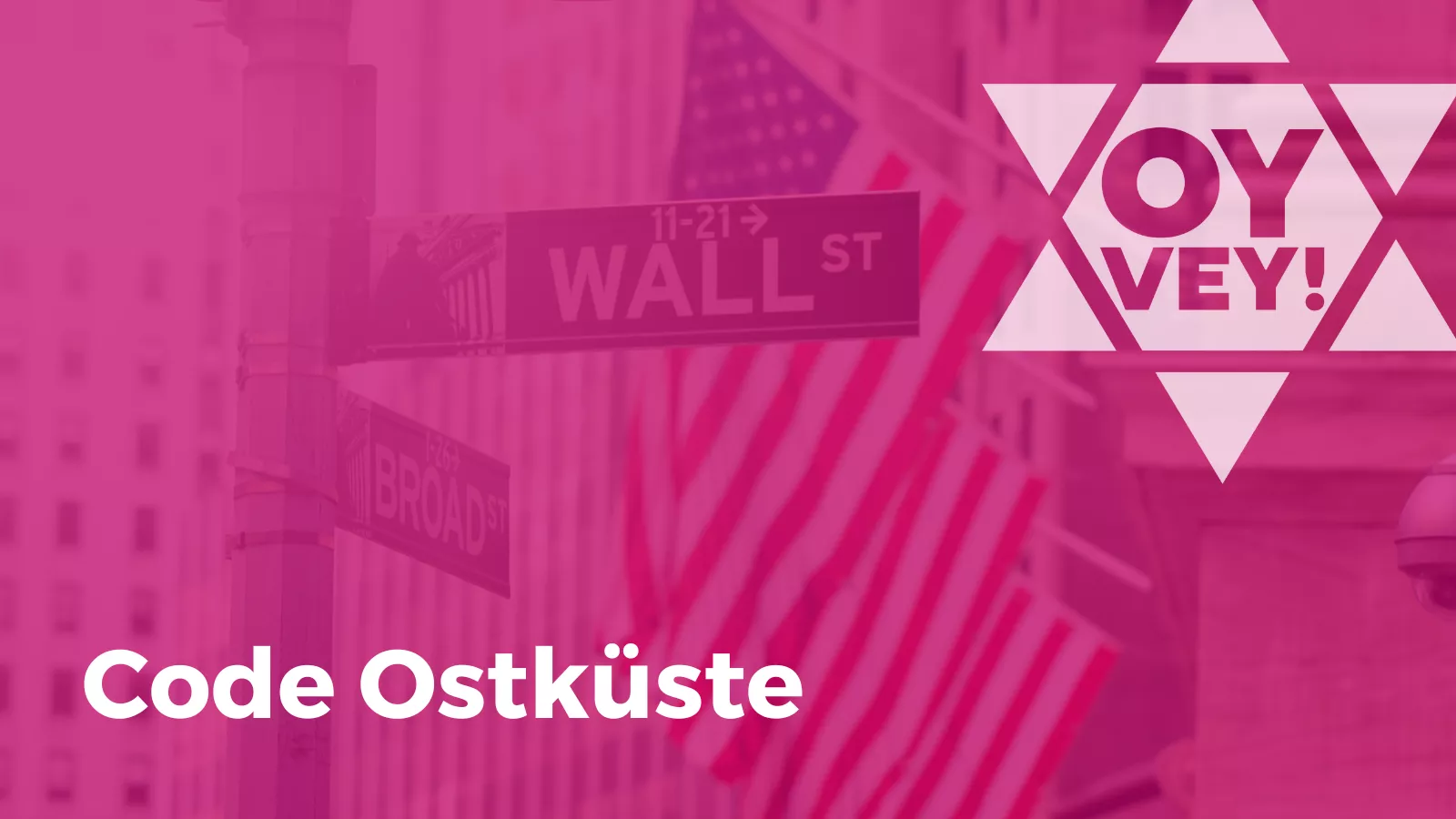 Bild des Straßenschildes "Wall Street" in New York City mit amerikanischer Flagge im Hintergrund. Titel: Code Ostküste