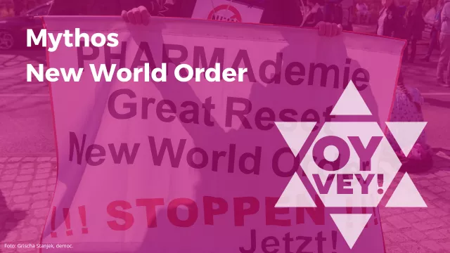 Banner bei Coronaleugner-Demonstration mit der Auschrift PHARMAdemie, Great Reset, New World Order !!! STOPPEN!!! Jetzt!